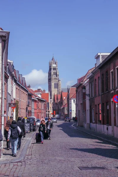 Bruges Belgium 2016 오지의 거리와 살바토르 대성당의 관광객들 보이는 — 스톡 사진