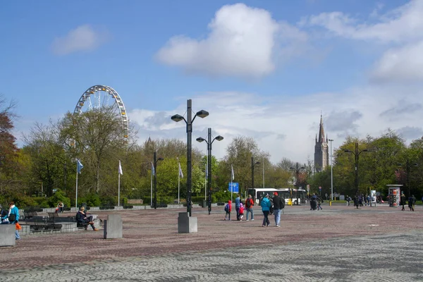 Bruges Bélgica 2016 Praça Estação Central Bruges Com Roda Gigante — Fotografia de Stock