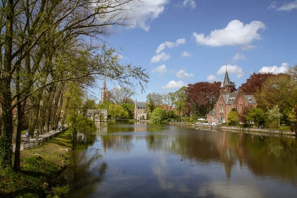 Turisti Che Vanno Fare Una Passeggiata Lago Minnewater Nel Minnewaterpark — Foto Stock