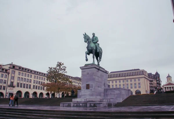 2016年4月29日 ベルギー ブリュッセル ブリュッセルのアルバート王の乗馬像 彫刻家アルフレッド コーテン 1889年 1967年 はベルギー王室の彫刻家 — ストック写真