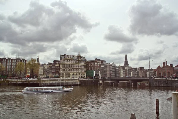 Amszterdam Hollandia 2016 Csatornák Hajók Stationsplein Angol Station Square Amszterdam — Stock Fotó