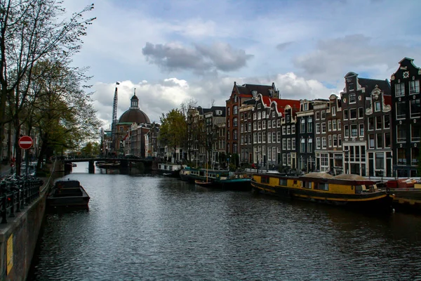 Canal Singel Ámsterdam Países Bajos Canal Ámsterdam Que Rodeó Ciudad —  Fotos de Stock