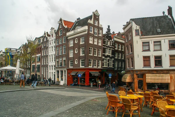 アムステルダム オランダ 2016 アムステルダムのTorensluis橋からSingel通り Torensteeg通りとの角 にあるVan Zuylen Cafeteria オランダの首都の典型的な都市景観 — ストック写真