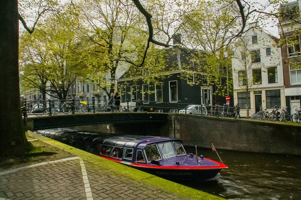 Amsterdam Holland 2016 Touristenboot Auf Einem Kanal Amsterdam Tag Der — Stockfoto