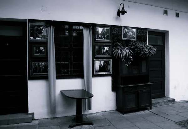 Fassade Drehort Von Schindlers Liste Mit Fotografien Aus Dem Film — Stockfoto
