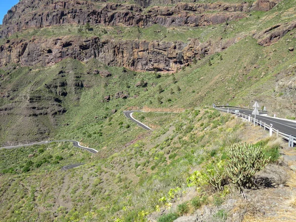 200公路的弯道和San Nicolas村谷地的悬崖 西班牙大加那利群岛 岛上典型的崎岖景观 有深谷 — 图库照片