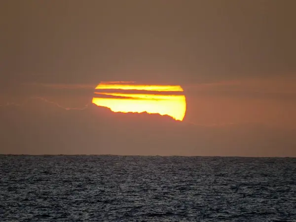 Τελευταίες Στιγμές Πριν Ήλιος Βυθιστεί Στον Ατλαντικό Ωκεανό Ένα Όμορφο — Φωτογραφία Αρχείου