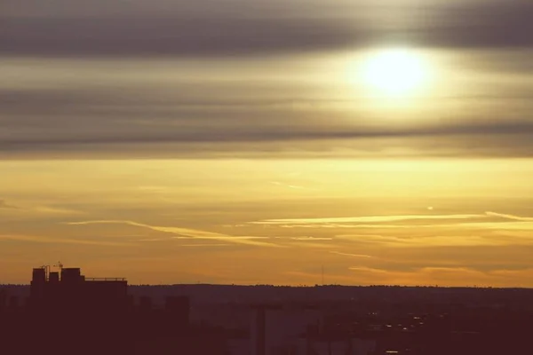 Goldener Sonnenuntergang Über Der Stadt Madrid Spanien Die Sonne Hinter — Stockfoto