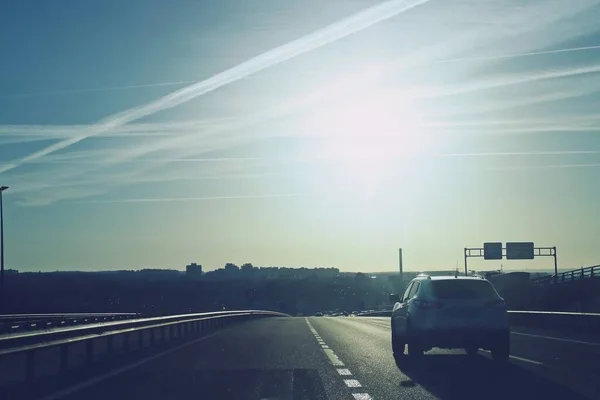 Autos Fahren Morgengrauen Auf Einer Autobahn Madrid Die Horizont Aufgehende — Stockfoto