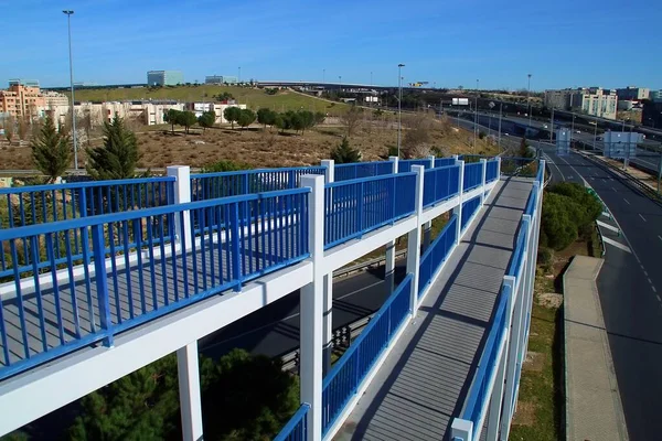 Details Van Architectuur Van Hellingen Kunnen Een Snelweg Overwinnen Voetgangersoversteek — Stockfoto