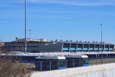 Madrid, İspanya. 02 23 2019. Madrid belediye otobüs durakları. EMT (Empresa Municipal de Transporte, belediye ulaşım şirketi) Sanchinarro Operasyon Merkezi.