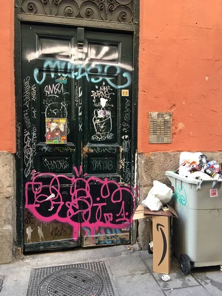 Madrid Spain 2019 Door Vandalized Graffiti Street Center Madrid Door — 스톡 사진