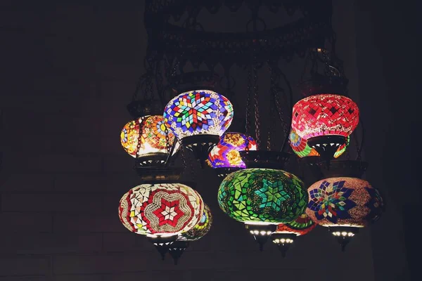 Orientalna Lampa Wykonana Kolorowych Balonów Globusy Mozaikowym Wzorze Wykonane Kawałków — Zdjęcie stockowe