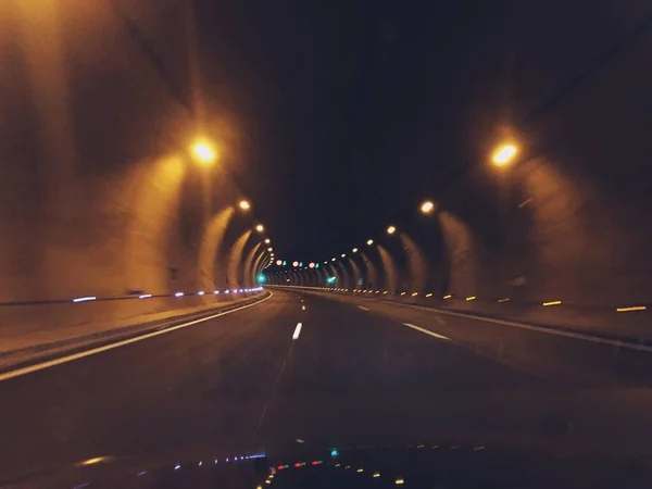 Imagen Distorsionada Por Velocidad Desde Interior Coche Conduciendo Través Túnel — Foto de Stock
