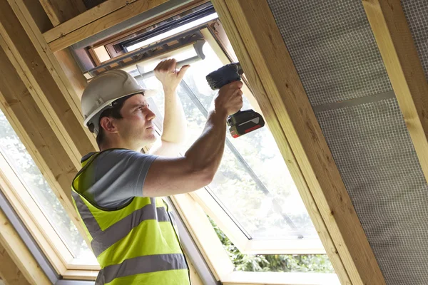 Construction Worker Falling Off Ladder And Injuring Leg — Stock Photo, Image