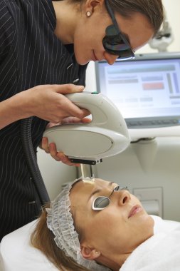 Fraksiyonel lazer tedavi taşıma güzellik uzmanı