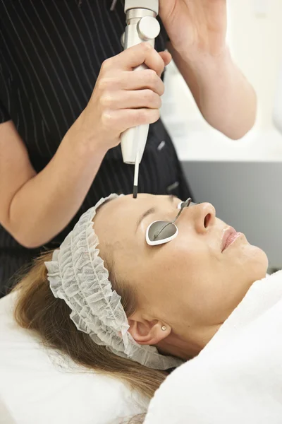 Woman Having Skin Rejuvenating Laser Treatment In Clinic — Stock Photo, Image