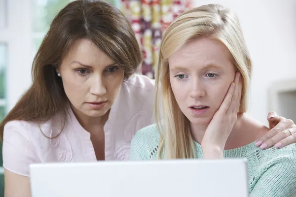 Mother Comforting Daughter Victimized By Online Bullying — Stock Photo, Image