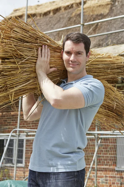 Thatcher Carrying Bundles Of Reeds Working On Roof — Stock Photo, Image