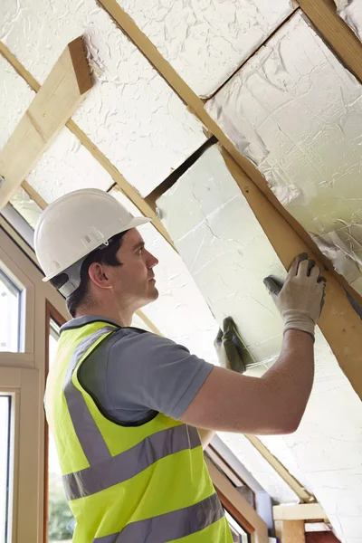 Builder Fitting Insulation Boards Into Roof Of New Home — Stock Photo, Image