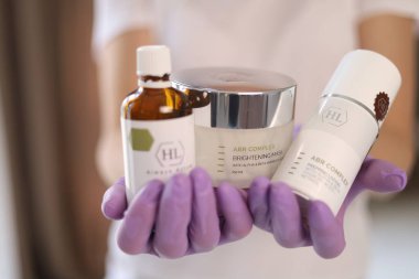 Kozmetik, ilaç, şifa ve güzellik.