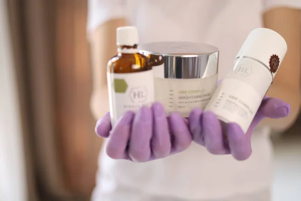 Kozmetik, ilaç, şifa ve güzellik.