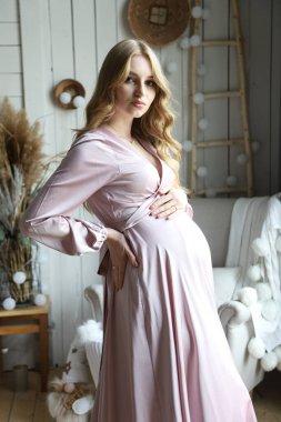 Güzel hamile kadınlar, doğum hayatı.