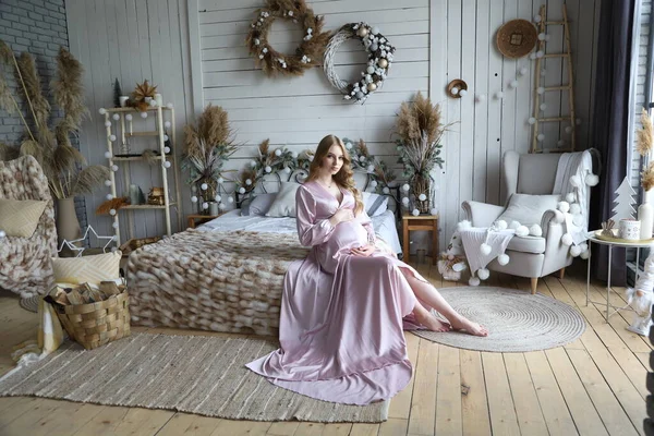 Güzel hamile kadınlar, doğum hayatı.