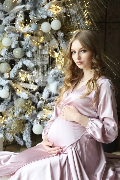 Güzel hamile kadınlar, doğum hayatı.