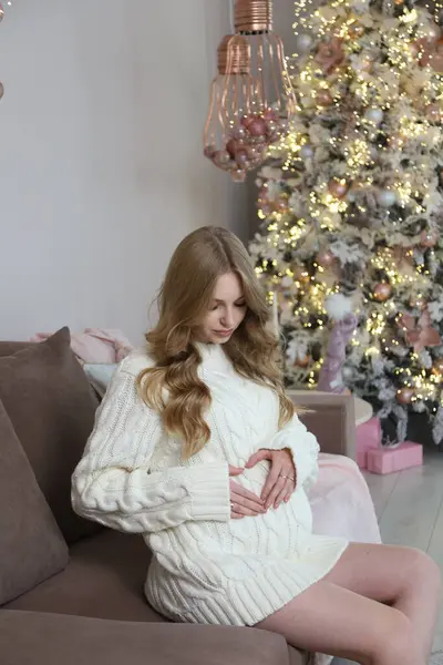 Güzel hamile kadınlar, doğum hayatı.