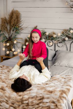 Anne ve kızı, Noel tatili.