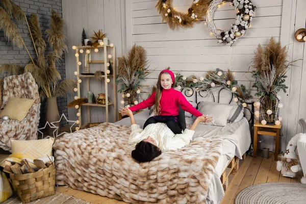 Anne ve kızı, Noel tatili.