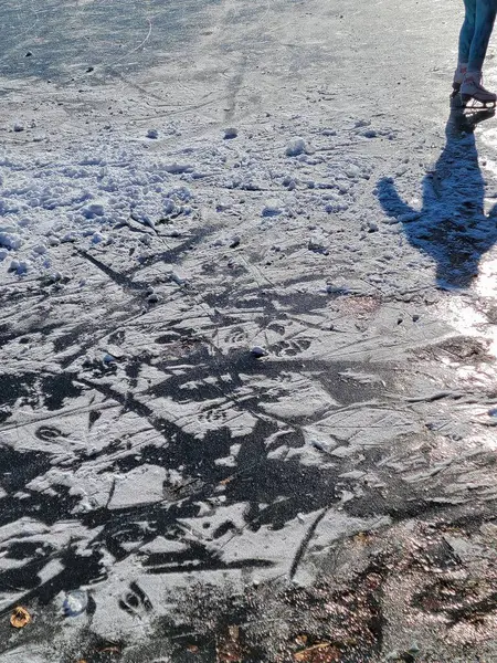 Schatten Des Eisläufers Auf Dem Eis — Stockfoto