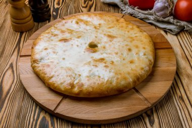 Et ve mantarlı Osetya turtası