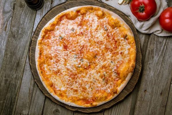 Вкусная Итальянская Пицца Маргарита — стоковое фото