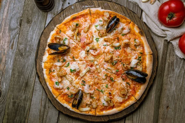 Вкусная Пицца Морепродуктами — стоковое фото