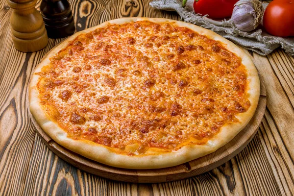 Leckere Italienische Pizza Margherita — Stockfoto