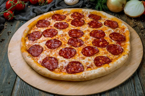 Pizza Pepperoni Plato —  Fotos de Stock