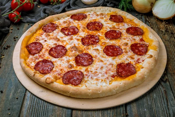 Pizza Pepperoni Prato — Fotografia de Stock