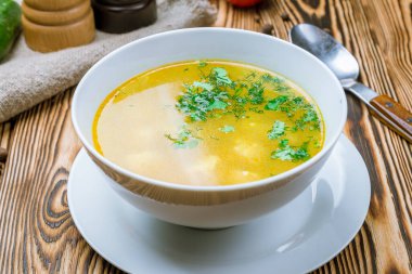 Tabakta tavuk çorbası.