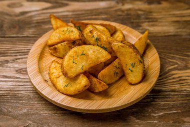 Tahtadaki patatesler.