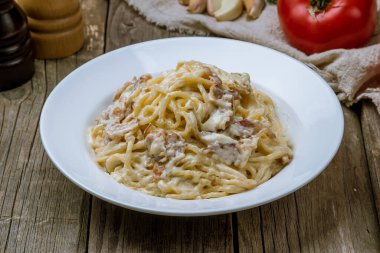 Pastırmalı spagetti.