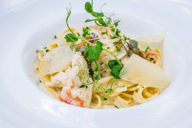 Linguini pasta with crab