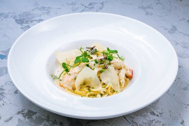 Linguini pasta with crab