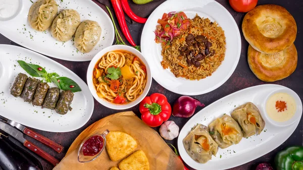 Gerichte Der Usbekischen Küche Lagman Pilaf Manti Mit Saurer Sahne — Stockfoto