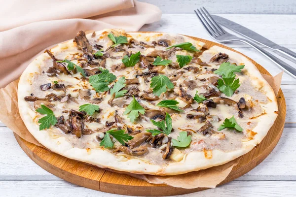 Pizza Aux Champignons Sur Table Bois Blanc Images De Stock Libres De Droits