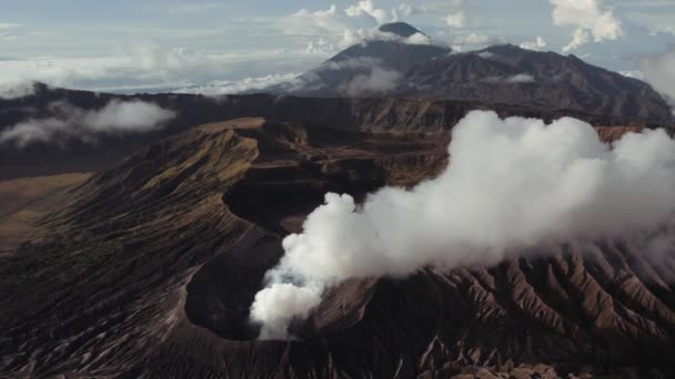 Monte Bromo é um vulcão ativo e parte do Tengger no leste de Java Indonésia — Vídeo de Stock