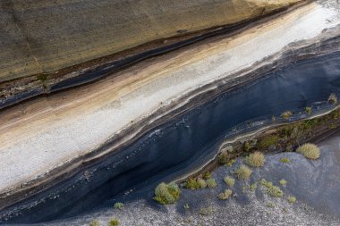 La Tarta, Teide Ulusal Parkı, Tenerife, İspanya 'daki farklı volkanik kül katmanlarının yakın görüntüsü