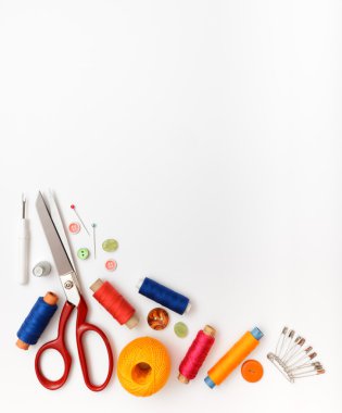 Dikiş araçları ve aksesuarları ile kopyalama alanı çerçevesi