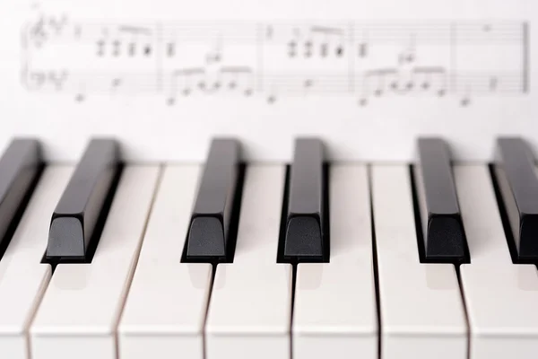 Close-up piano keyboard — Stock Photo, Image